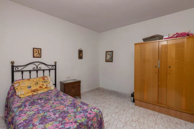 EXCEPCIONAL OPORTUNIDAD EN PLENO CENTRO DE HUÉTOR VEGA — 26