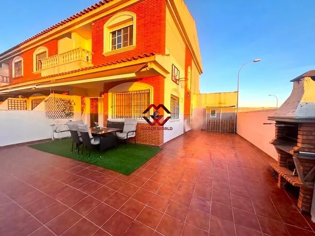 Esquina moderna y luminosa con gran parcela junto a la playa - foto 2