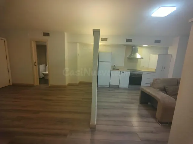 SE ALQUILA PRECIOSA OFICINA TIPO LOFT REFORMADA CON COCINA E - foto 3