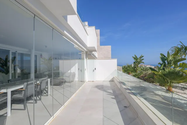 Impresionante vivienda de lujo en Benalmádena con vistas infinitas al Mediterráneo — 43