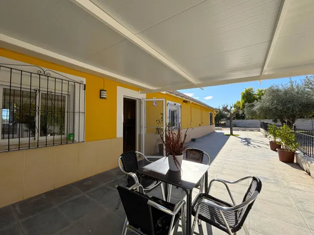 Gran oportunidad! Finca con dos viviendas independientes. — 48