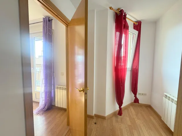 Amplio piso con 3 dormitorios, terraza y excelentes vistas en Las Navas del Marqués — 24