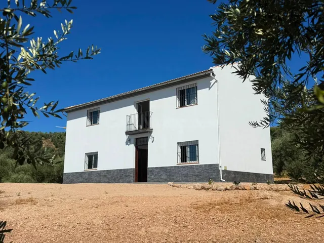 Casa de campo de obra nueva con 140 olivos en producción, do