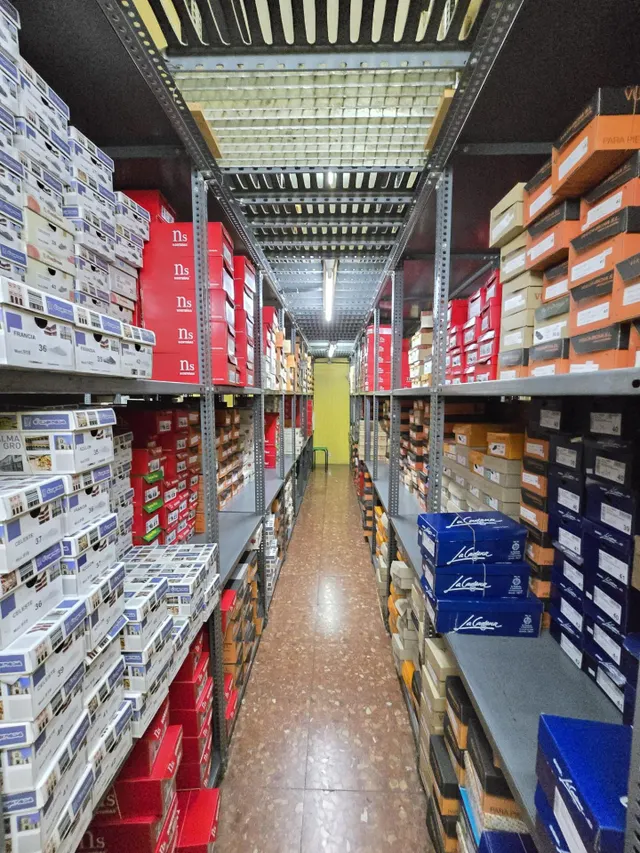 IDEAL INVERSORES. LOCAL COMERCIAL ALQUILADO EN BUENA ZONA COMERCIAL — 13