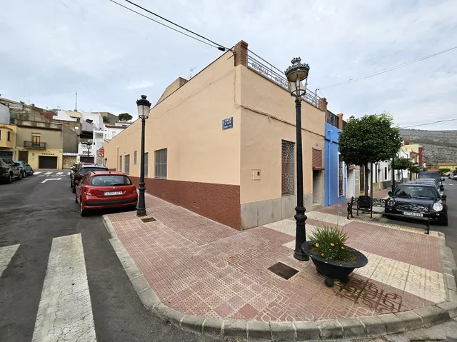 Se vende casa en casco antiguo de Oropesa, detrás del ayuntamiento. Casa con fachada a 3 calles — 4