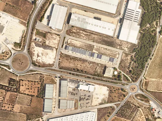 Suelo industrial urbanizado con fachada a la C-51 · 19.255 m2 en Vila-rodona — 10