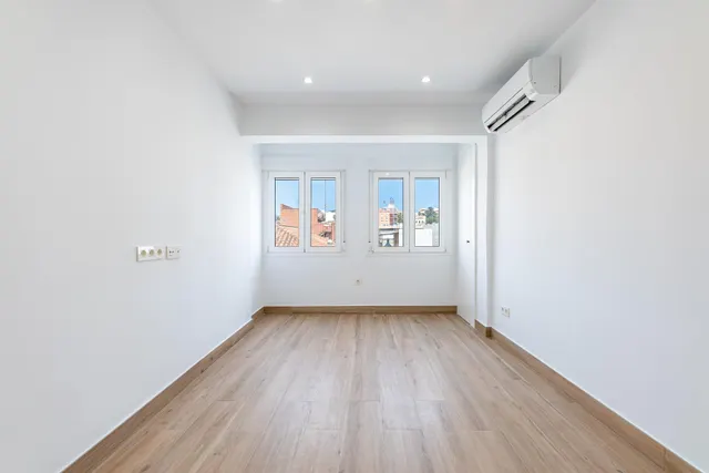 Amplio Apartamento con Licencia Turística en el Corazón de la Ciudad — 9