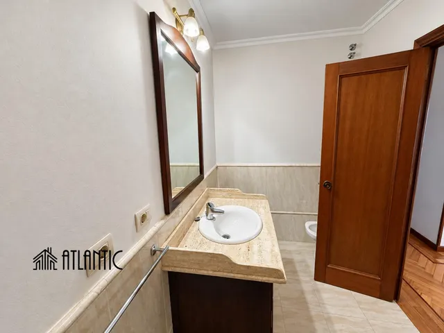 Piso 4 habitaciones 135m² en venta - Corte Inglés — 34