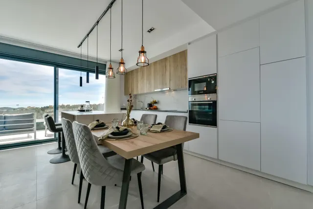 FABULOSO ÁTICO EN RESIDENCIAL DE LUJO CON VISTAS AL MAR EN FINESTRAT. — 12