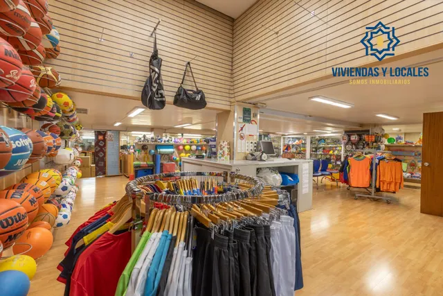 Amplio local comercial en una de las zonas más consolidadas de Granada con salida a dos calles — 6