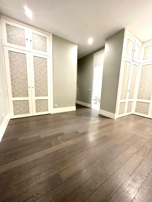 IMPRESIONANTE VIVIENDA EN CLAUDIO CUELLO ESQUINA JORJE JUAN — 39