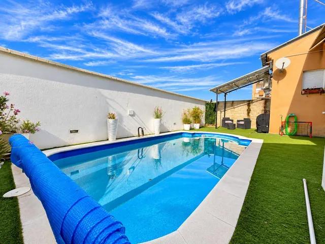 Espectacular  casa unifamiliar con piscina privada, domótica y placas solares — 3