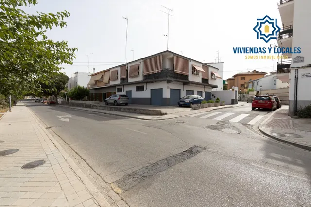 Piso 3 habitaciones en Calle Santa Margarita, junto Cmno. Bajo de Huétor — 36