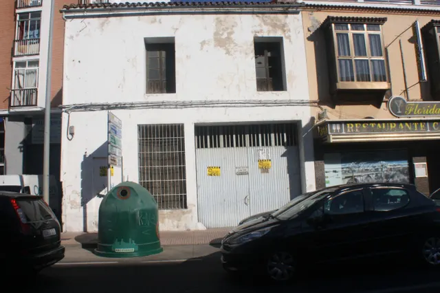 Local  comercial en Avd España — 8