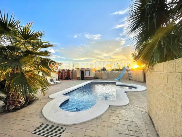 Fantástica finca rústica con piscina privada e instalaciones para caballos junto al Parc Natural del Fond en Dolores, Alicante — 2