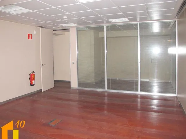 Local en venta en avd. Del Cid. — 18