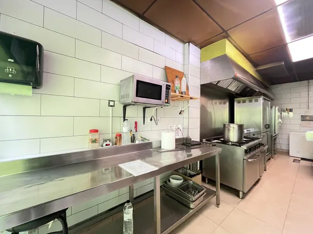 Traspaso de local Restaurante en calle Peatonal — 21