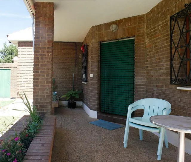 Parcela, con casa y nave — 10