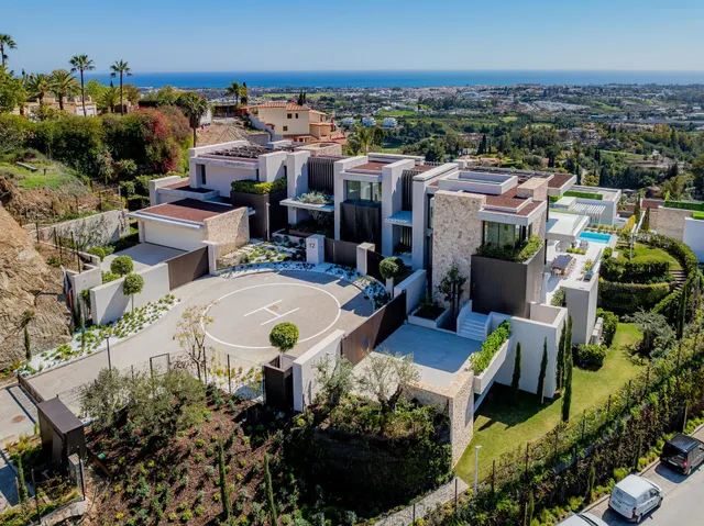 VILLA DE LUJO EN URBANIZACIÓN LA QUINTA, BENAHAVIS — 40