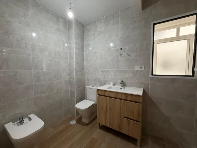 Amplia vivienda de 4 dormitorios en el centro de San Juan de Alicante — 4