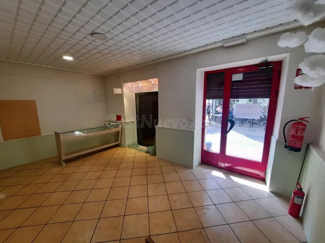 LOCAL COMERCIAL MUY CENTRICO TOTALMENTE ACONCIONADO - foto 2