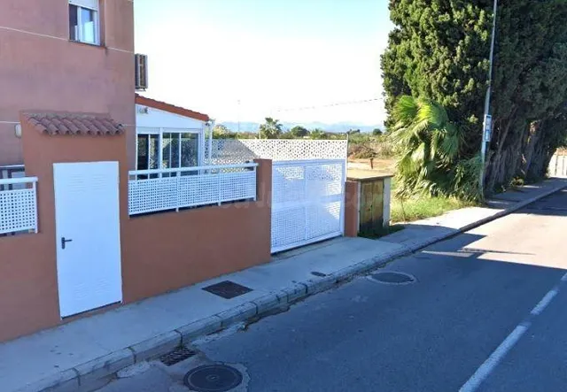SE VENDE casa adosada OKUPA en C Ben Afeli 57 de Almazora/Al - foto 4