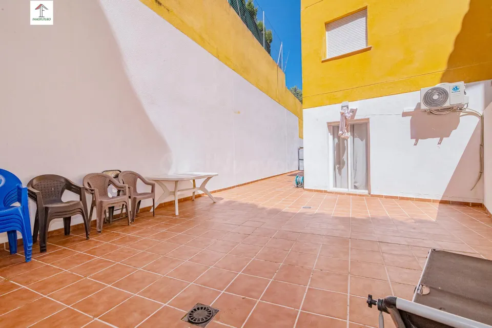 PISO CON PATIO Y COCHERA EN LA ZUBIA