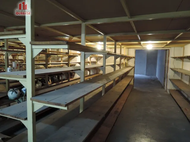 SE VENDE O ALQUILA LOCAL COMERCIAL EN O COUTO. — 8