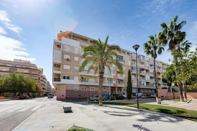 Increíble apartamento de 2 dormitorios cerca de la playa en Torrevieja — 3