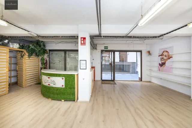 Local Comercial en el Corazón de Granada - Oportunidad Única — 15