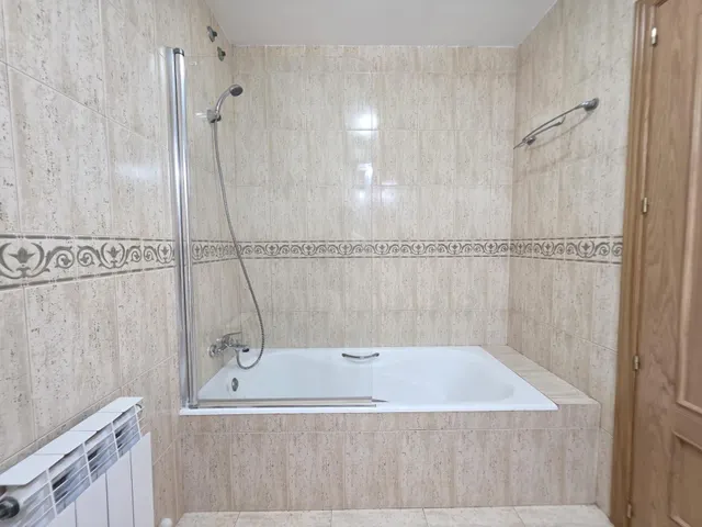 Chalet esquinero adosado en Vilafortuny — 32