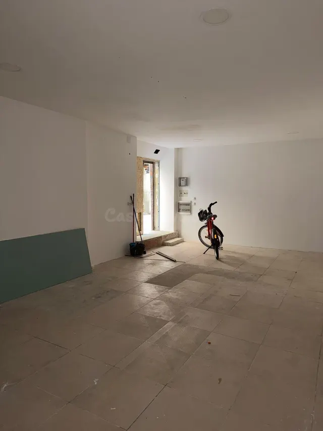 LOCAL COMERCIAL EN CALLE RAURIC, JUNTO A PLAÇA REIAL Y LAS R - foto 3