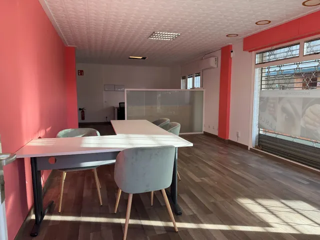Local Comercial en Venta en Empuriabrava: Espacioso, Luminoso y Listo para Entrar — 28