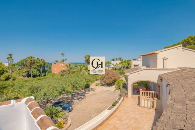 EXCLUSIVA FINCA MEDITERRÁNEA frente al Mar en Javea · COSTA 