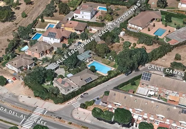 Chalet y parcela segregable en Palomares del Río — 61