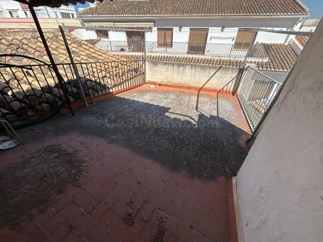 CASA ESQUINERA PARA REFORMAR — 2