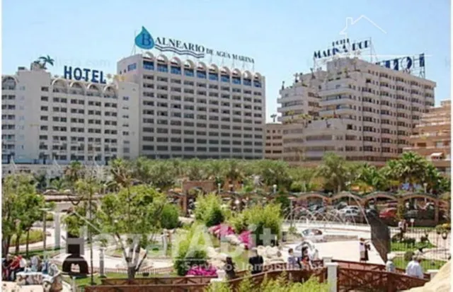 ¡1ª LINEA DE LA PLAYA! CON TERRAZA, GARAJE Y PISCINA CON VISTAS AL MAR — 10