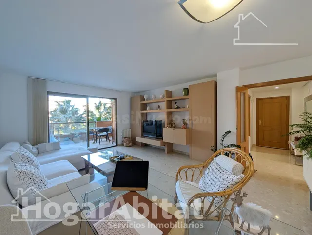 ¡ESPECTACULAR! IMPECABLE, EXTERIOR Y REFORMADO EN URBANIZACI