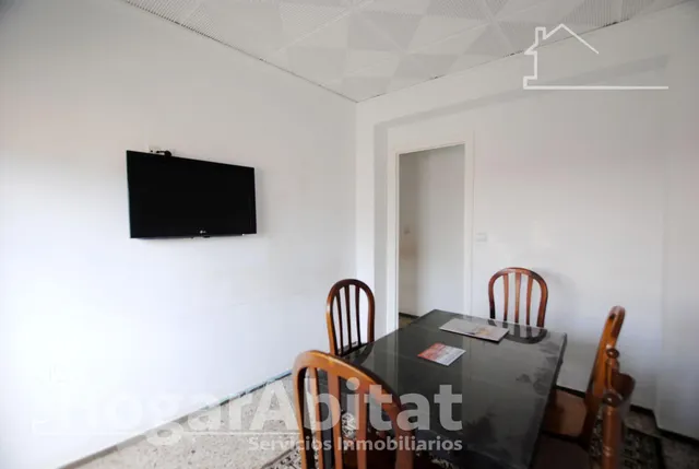 ¡gran oportunidad! muy amplio de 4 dormitorios, con balcón junto av beniopa — 18