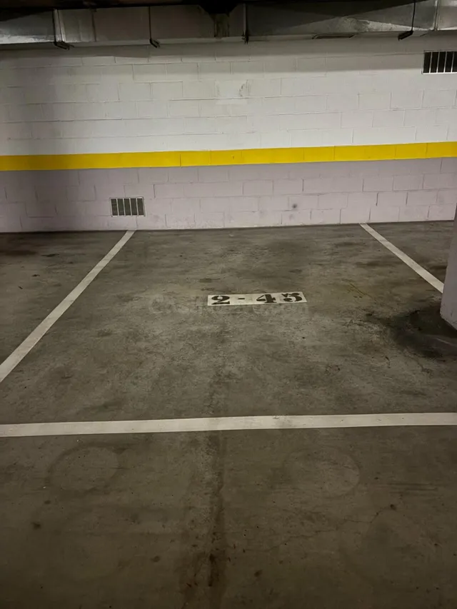 Plaza de garaje en Francisco Tomás y Valiente — 3