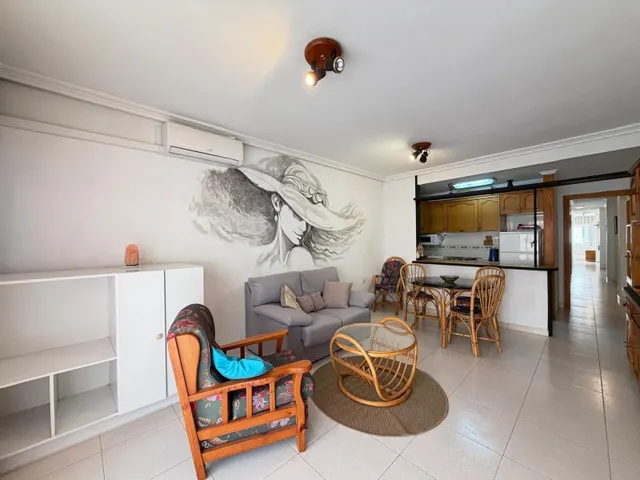 Apartamento a 350 metros de playa del cura con 2 dorm. 1 baño. en frente de av. de las habaneras. superficie de 66 m2. — 23