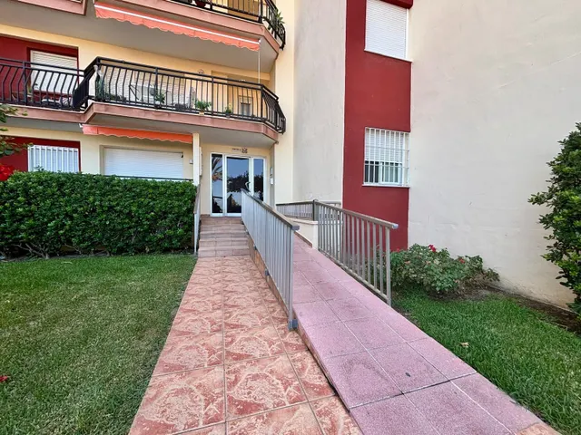 Apartamento en primera línea de playa de Gandia en residencial con piscina comunitaria, garaje y trastero. — 45