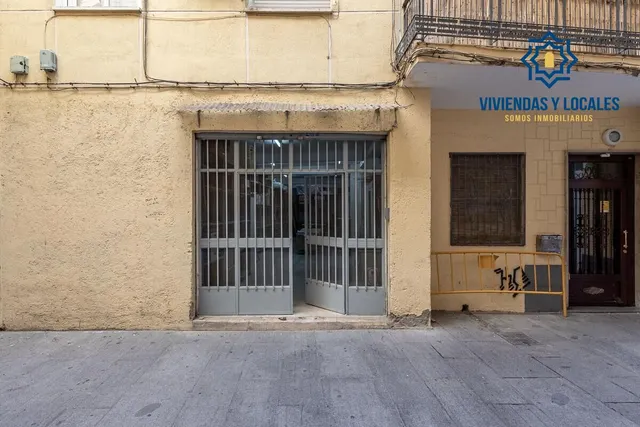 Estos dos grandes locales en pleno centro de Granada ofrecen una oportunidad única para tu negocio. — 3