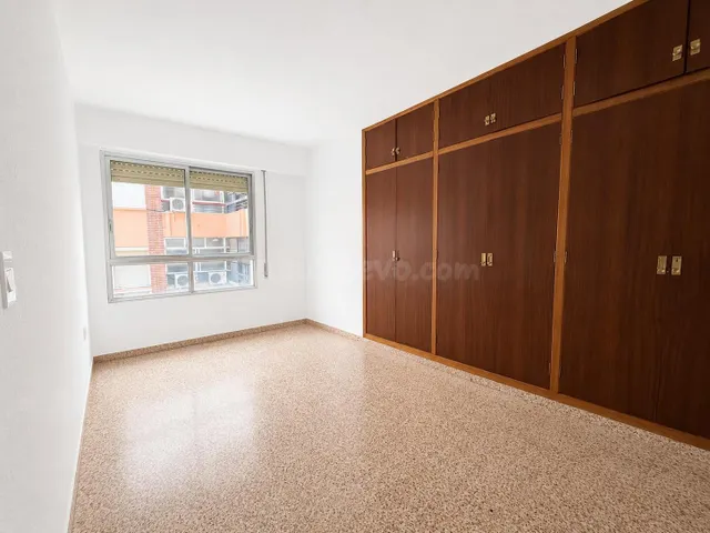 AMPLIA VIVIENDA DE 4 DORMITORIOS EN BENALUA JUNTO AL CENTRO - foto 3
