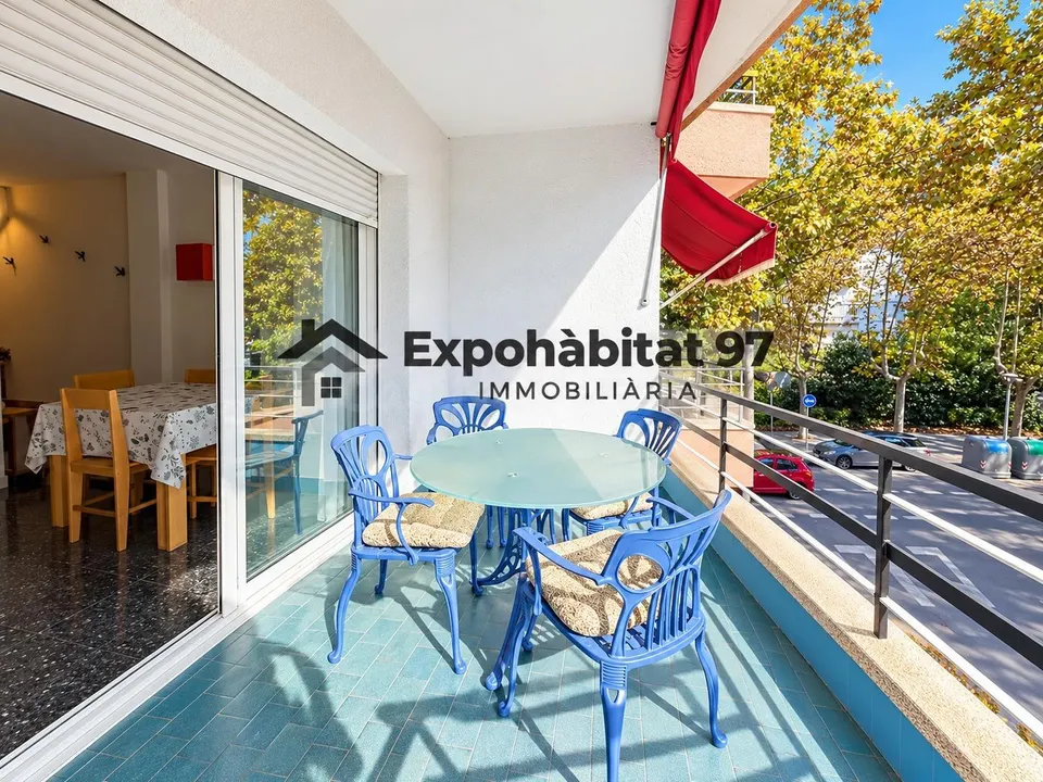 ¡apartamento totalmente renovado a 50m del mar con licencia turística!