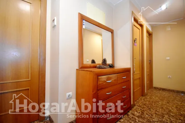 Gran amplitud, excelente luminosidad y precio atractivo en este piso con garaje — 28
