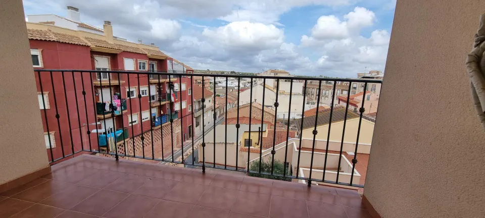 PISO MUY LUMINOSO CON VISTAS DESPEJADAS y PLAZA DE PARKING