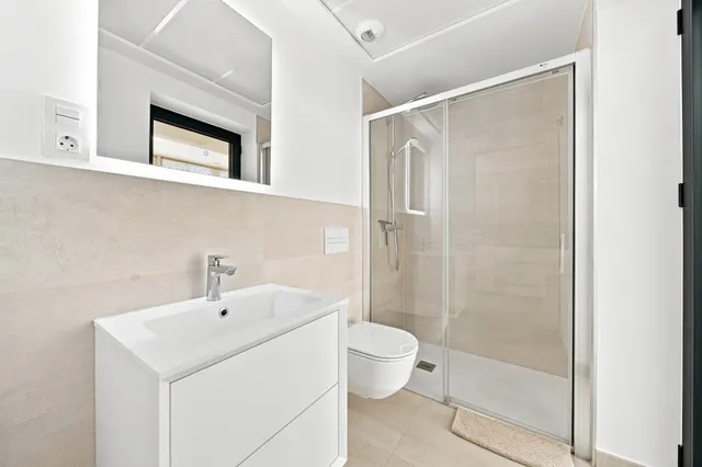 EXCLUSIVO APARTAMENTO DE 2 DORMITORIOS CON VISTAS PANORÁMICAS AL MAR – CARVAJAL, FUENGIROLA — 11