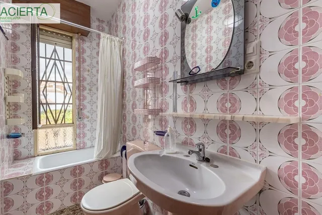 Gran casa con parcela y piscina en Cájar — 20