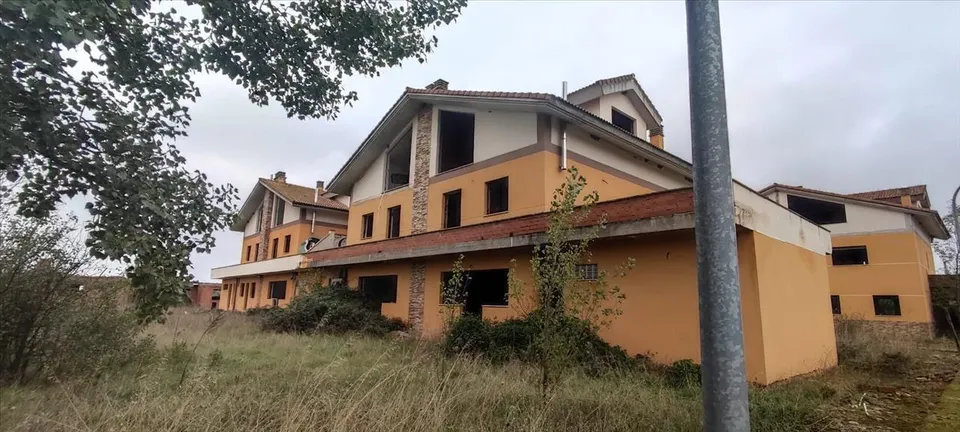 OBRA PARADA EN VILLA DE SOTO